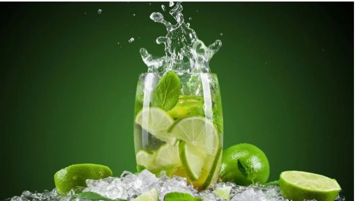 Menya ibyiza byo kunywa amazi arimo indimu buri gitondo. 