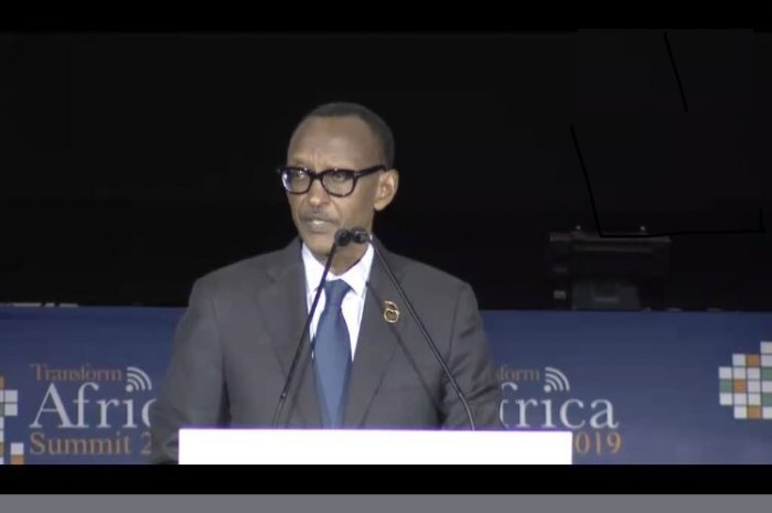 Perezida Kagame ntiyumva ukuntu aterefona Perezida wa Kenya amakuru akanyura I Burayi