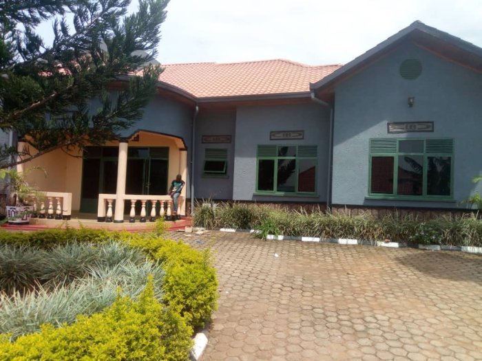 Inzu nziza ikodeshwa iri Kabeza