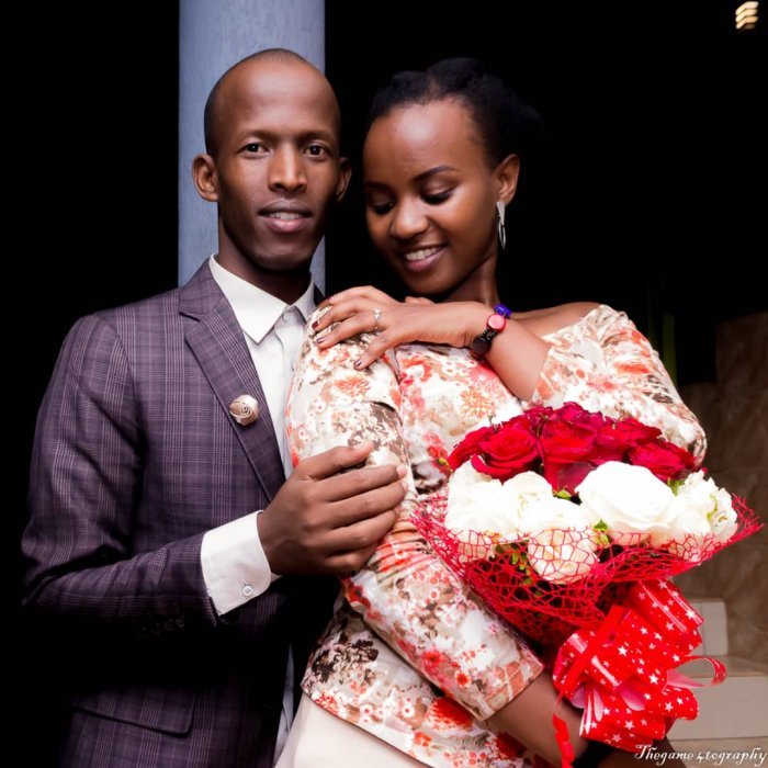 Yayeli wo muri Kingdom of God yambikiwe impeta y’urukundo imbere y’imbaga y’abitabiriye igitaramo 