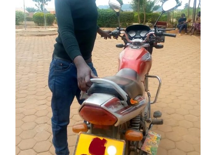 Kigali:Yafashwe  agarutse kureba Moto  yibye akayihisha mu  gihuru