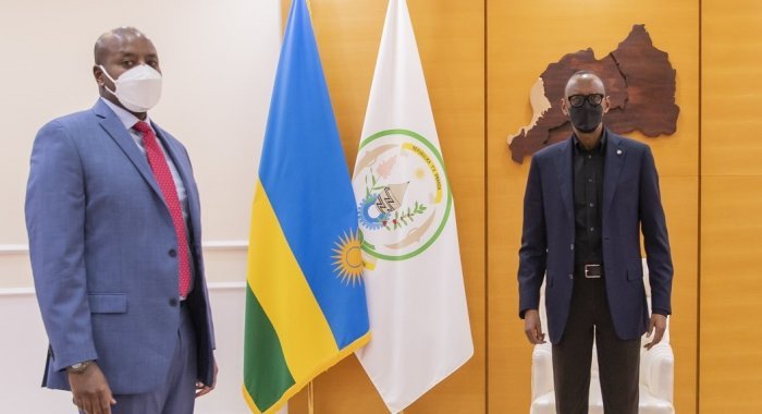 Perezida Kagame yakiriye Gen Muhoozi umwita Nyirarume