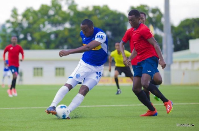 Sugira Ernest yatangiye neza muri Rayon Sports abafana bamuhundagazaho inote [AMAFOTO]