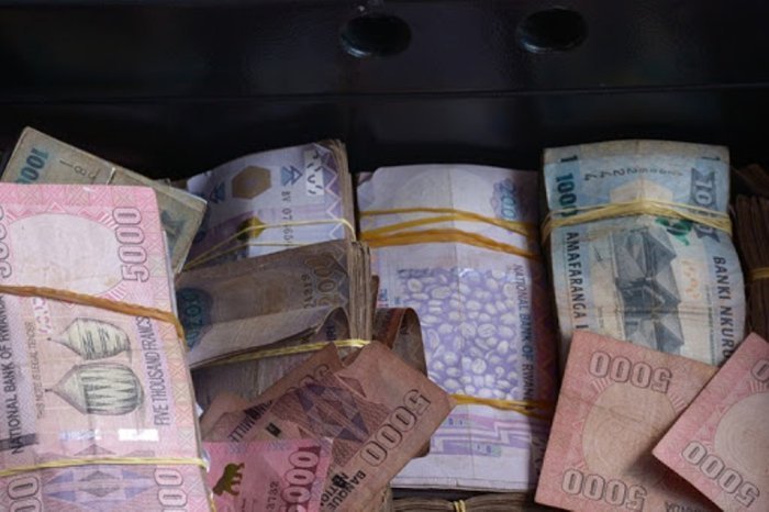 Motari yamenye ko uwo atwaye amaze kwiba ibihumbi 960 ahita amujyana kuri polisi