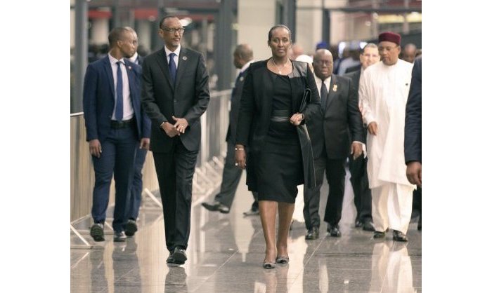 Mu mafoto&nbsp;: Perezida Kagame na Madamu we bakiriye abakuru b’ibihugu basangira ifunguro 