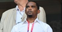 VIDEO : Samuel Eto’o yagaragaye  muri Qatar ari kurwana,Yakubise umuntu umugeri abandagara hasi