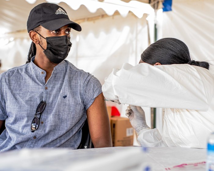 COVID : Ubwitabire bw’abakingirwa i Kigali bwikubye inshuro zirenga 2 bituma inkingo ziba nke