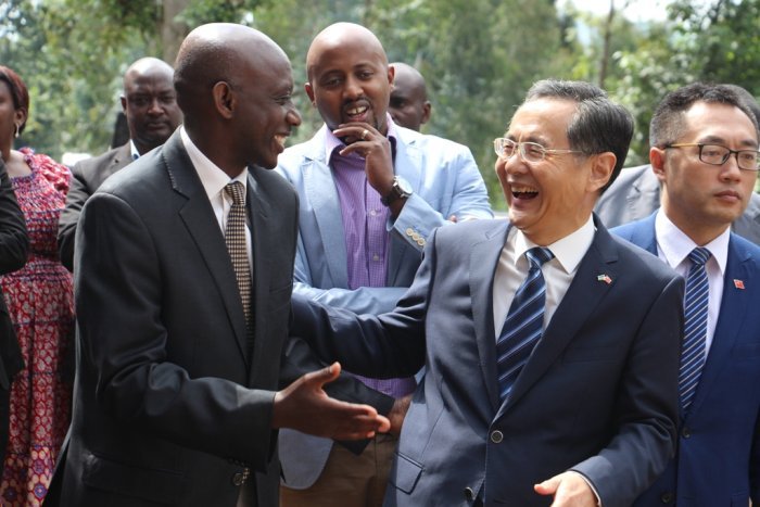 Ku nkunga y’u Bushinwa, imiryango 6000 igiye guhabwa dekoderi ku buntu mu Rwanda