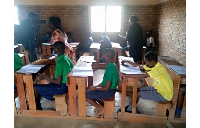 Abanyeshuri barenga Ibihumbi 229  batangiye ibizamini bya Leta