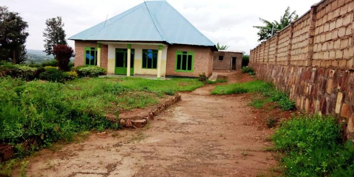 Inzu ifite ikibanza kinini igurishwa Nyamata