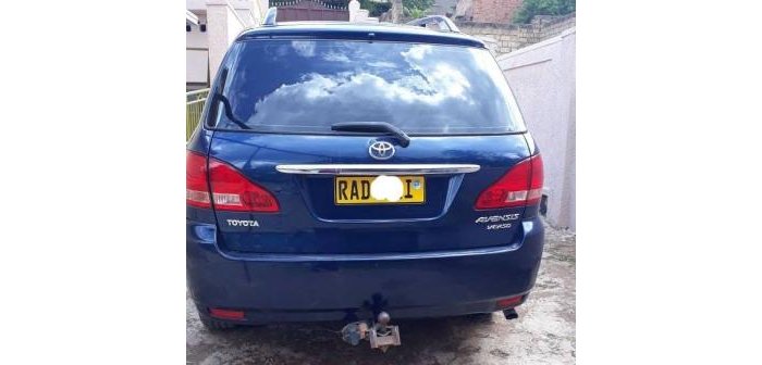 TOYOTA Avensis Verso igurishwa kuri 8M