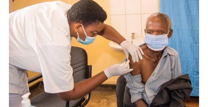 Ubushakashatsi bwagaragaje ko uwakingiwe rimwe COVID bigabanya kwandura kuri 65%