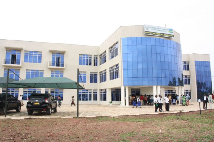 Nyabimata&nbsp;: Inkuba yakubitiye abantu 45 mu rusengero, 14 bahita bahasiga ubuzima