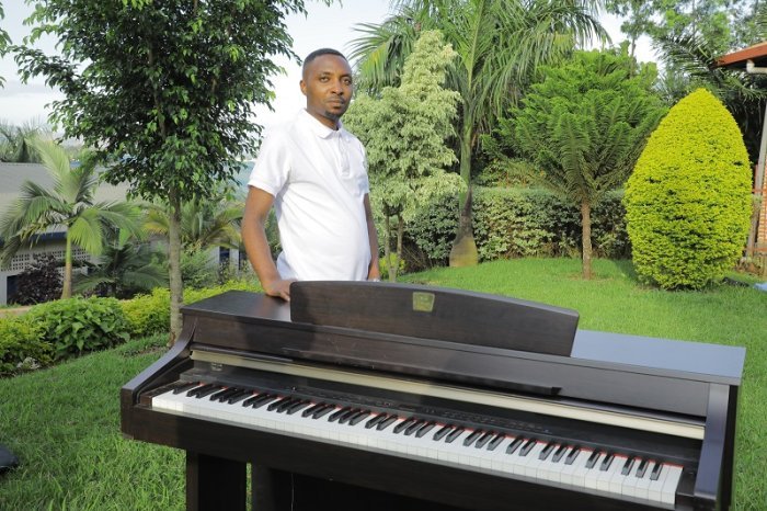 Dr Aristote wo muri Chœur International yashyize hanze indirimbo ‘Ndangamiye Yezu’