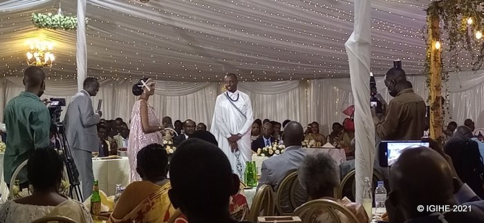 Umunyamakurukazi wa Kiss FM yasabwe n’umukunzi we bagiye kurushinga