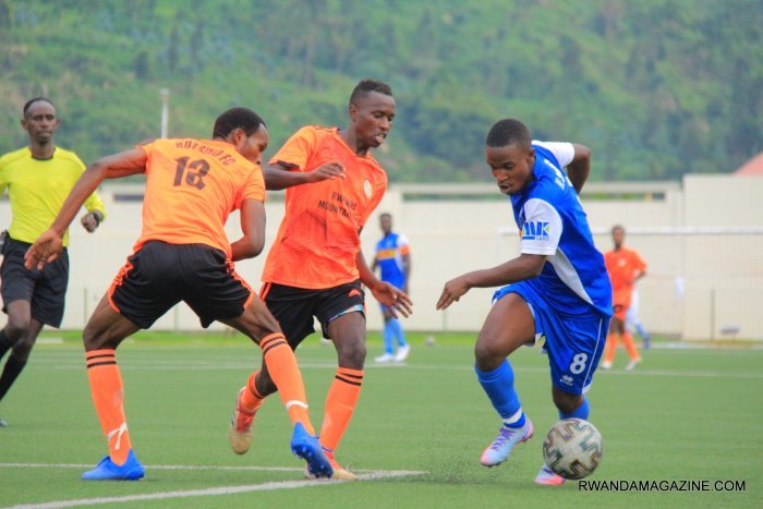 Umukino wa Rayon uri muri itanu yasubitswe na FERWAFA kubera COVID