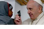 Papa Francis yageneye imfashanyo abakozweho n’ibitero by’intagondwa