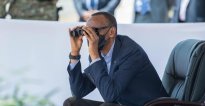 AMAFOTO : Perezida Kagame muri Mozambique yakurikiranye akarasisi k’ingabo zirwanira mu mazi