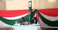 AMAFOTO : Guverineri Habitegeko yambutse ajya mu Burundi kuganira na Mugenzi we wa Cibitoke