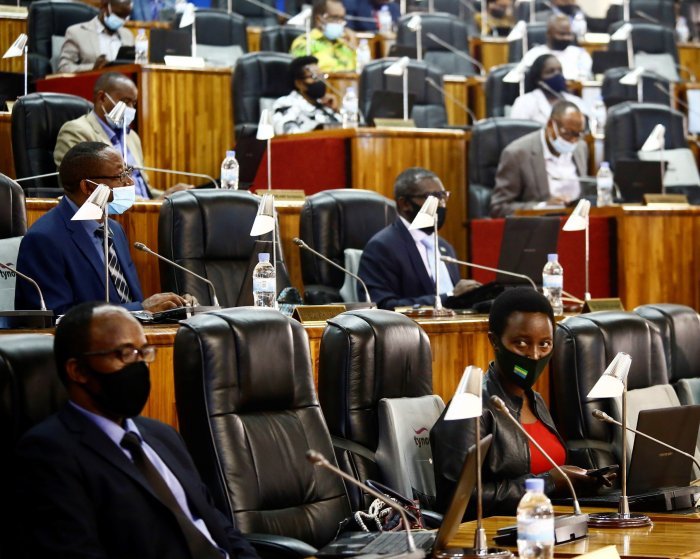 Abadepite bashyigikiye ko Komisiyo y’Abana na RALC bivanwaho