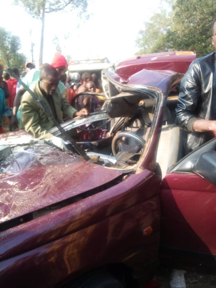 Huye&nbsp;: Ku Mukobwamwiza ivatiri yakoze impanuka hakoreshwa ishoka mu gukuramo abantu 