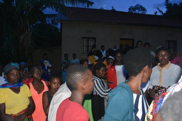 Ruyenzi:Barwaniye umurambo induru ziravuga, iby’uwari gushyingurwa byo ni amayobera-VIDEO