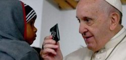 Papa Francis yageneye imfashanyo abakozweho n’ibitero by’intagondwa