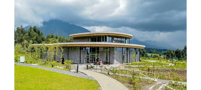 AKUMIRO&nbsp;: Abubatse  ikigo cya Dian Fossey  ntibahembwe baravuga ko bafungiwe ku Murenge ubwo  cyatahwaga barindishwa Abapolisi 