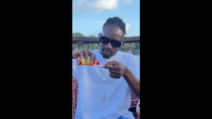 Ikirangirire Mr&nbsp;Eazi yanuriwe n’Akabanga kamutera kongera kuvuga imyato u Rwanda