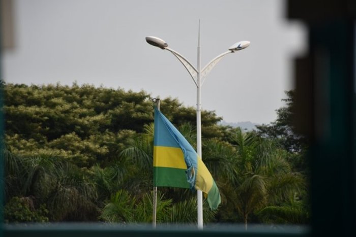 Ibyo wamenya ku Ibendera ry’Igihugu n’ibisabwa kugira ngo umuturage aritunge iwe mu rugo