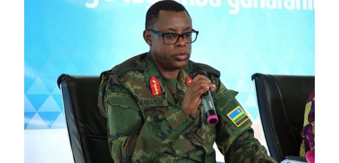 Gen  Kabarebe  yasubije abikanga  intambara hagati y’u Rwanda na Congo 