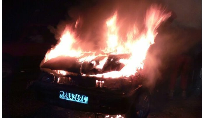 Kamonyi&nbsp;: Imodoka yafashwe n’inkongi y’umuriro irashya irakongoka