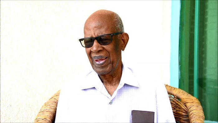 VIDEO : Umupasitoro wanga gusezeranya abageni kuko umukobwa atwite ni igicucu -  Pasiteri Ezra Mpyisi