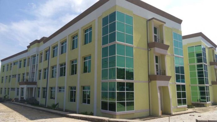 Rutsiro&nbsp;: Abakozi 13 bari bakurikiranyweho kunyereza umutungo wa Leta bagizwe abere