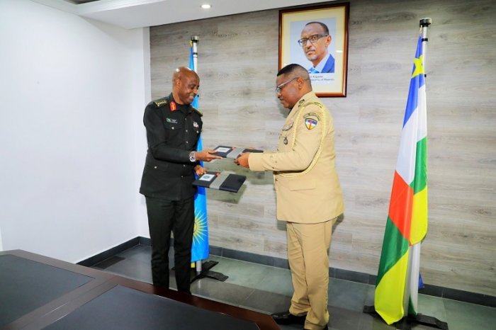 Umugaba Mukuru w’Ingabo z’u Rwanda n’uwa Centrafrique basinye amasezerano