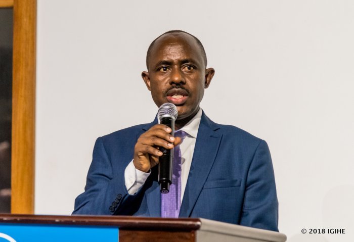 Minisiteri y’ Uburezi yahagurukiye indwara idasanzwe iri kwibasira abakobwa b’ abanyeshuri 