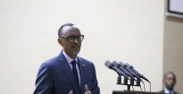 Perezida Kagame yabwiye abarwanya u Rwanda ko bari gukinisha umuriro 