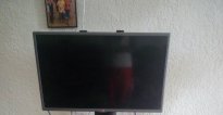 LG Flat Screen 32px na TV Stand bigurishwa kuri macye 