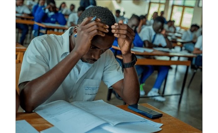 Amanota y’ibizamini bisoza amashuri yisumbuye yasohotse , abakobwa barusha abahungu