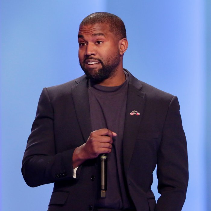 Kenye West yavuze ko ishyaka ry’abademokarate ririmo  kumuneka