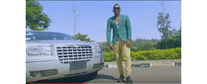 Tom Close yageneye ’Ferrari’ abakunzi be nk’umusogongero w’ibyiza bya 2017 - Video