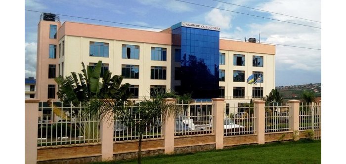 Bugesera&nbsp;: Abitwaje intwaro gakondo bamereye nabi abaturage , hari uwafiwe mu nzu  