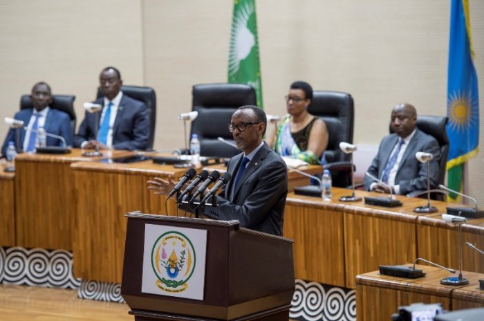Perezida Kagame yaciye amarenga ko Ingabire Victoire atitonze yakwisanga yasubiye muri gereza