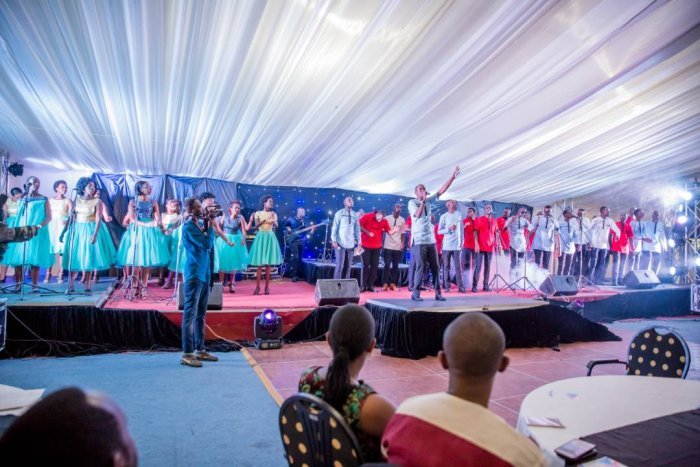 Alarm Ministries yakoze igitaramo cy’amateka cyahembukiyemo  imitima ya benshi- Amafoto