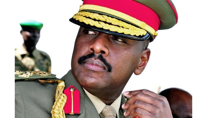  Urujijo n’ibibazo byinshi ku ihagarikwa  rya Gen Muhoozi kuri Twitter