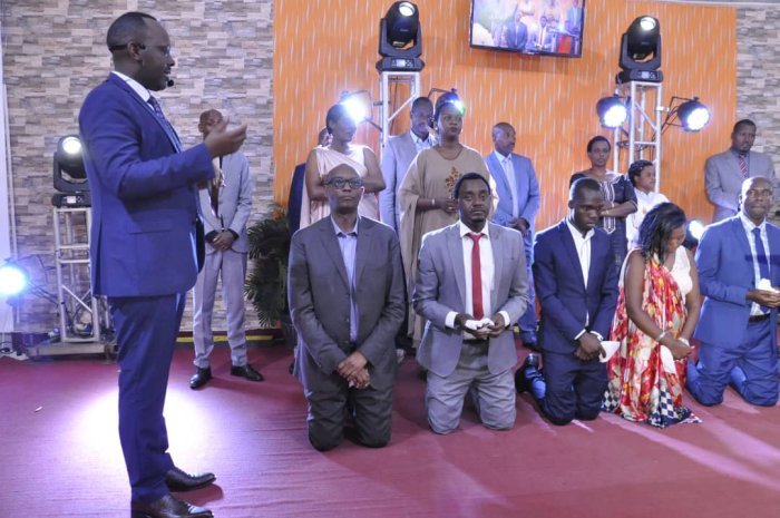 Abakozi b’Imana 35 basengewe, basabwa kuba abagaragu b’abo bakorera - Amafoto