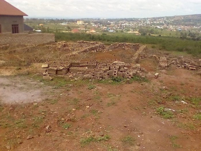 Ikibanza kirimo fondation kigurishwa Miliyoni 5