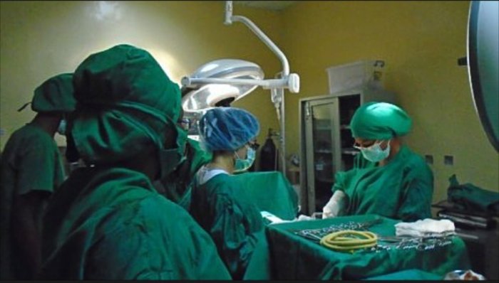 Muhanga : Umwarimukazi yatorotse nyuma yo kumena umwana ijisho bakarikuramo 