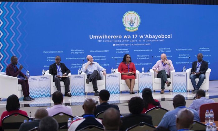 Abayobozi bakuru b’u Rwanda banzuye ko kwimura abanyeshuri batatsinze bihagaragara 