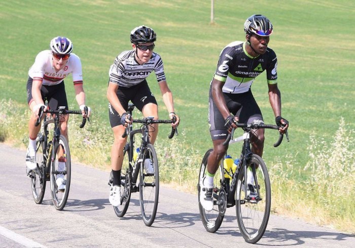 Areruya Joseph abaye umunyarwanda wa mbere ukoze amateka akomeye mu isiganwa ry’amagare